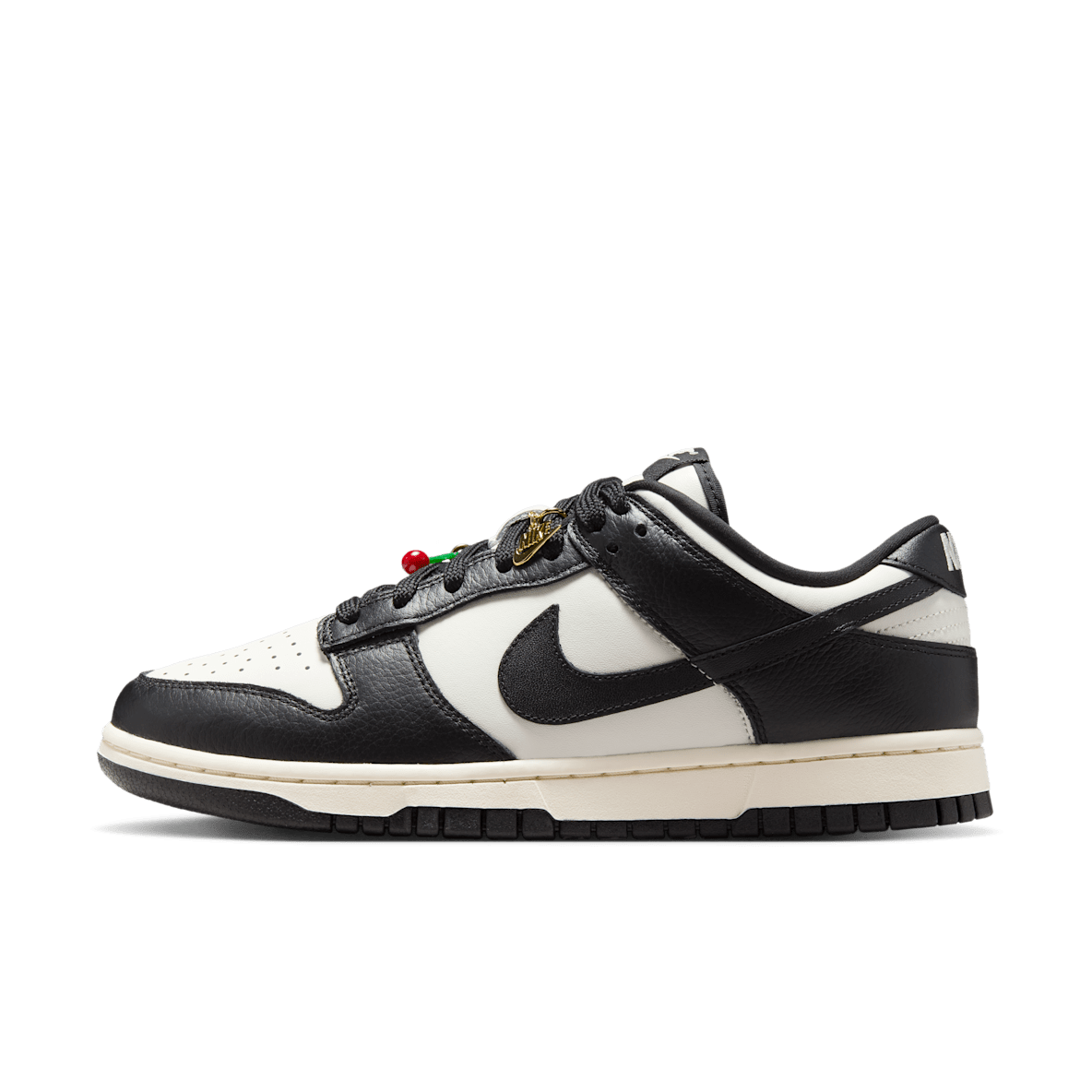 ナイキ・ダンク・ローカット Nike SB Dunk Low Pro Skate Shoes. Nike.com
